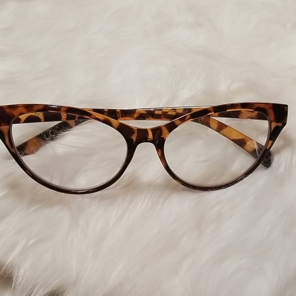 Betsey Johnson Accessories - Betsey Johnson Reading glasses.
